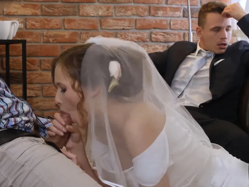 Cô dâu vụng trộm với trai ngay trước mặt gã chồng mới cưới